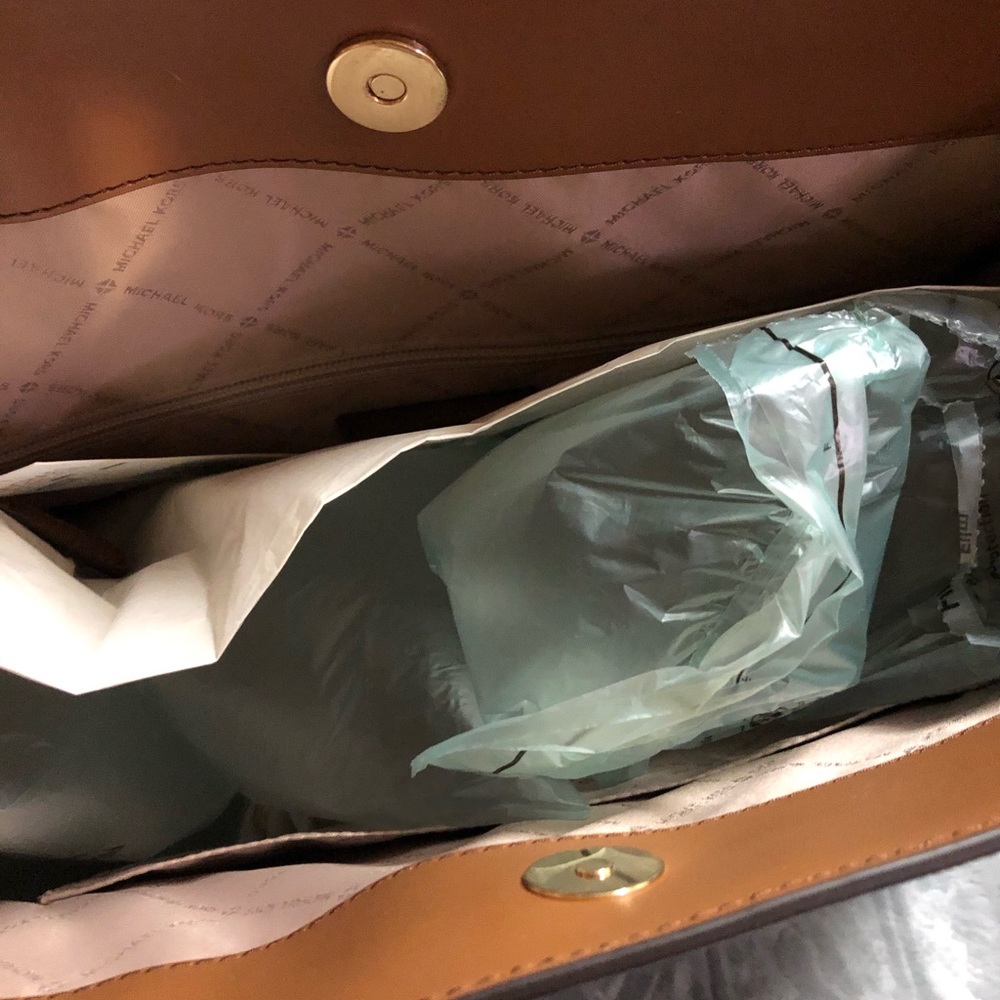 Michael Kors Kenly tote NWT - Picture 3 of 6